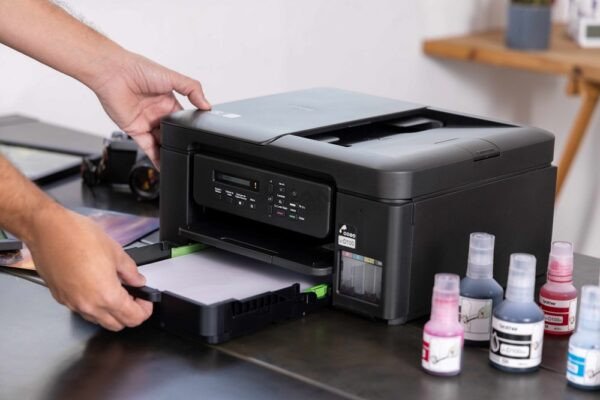 Compra la Impresora Brother DCP-T730DW multifuncional a color con WiFi, dúplex automático, ADF y tanque de tinta de alto rendimiento.